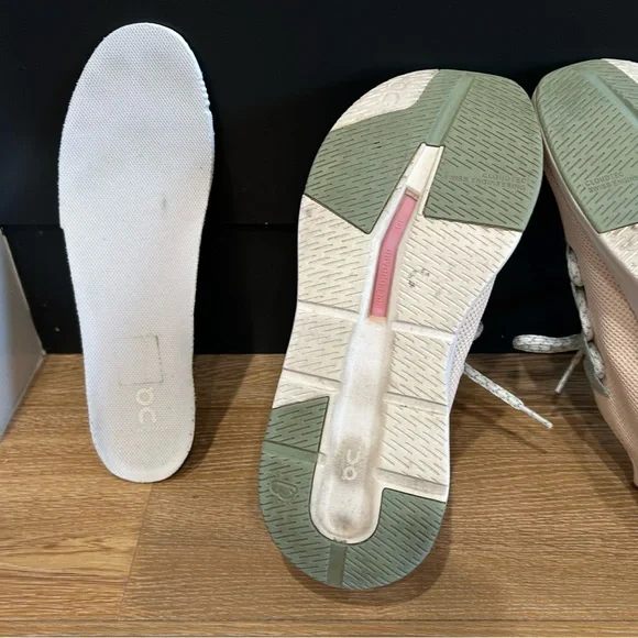 On Cloudeasy women’s size 9 - Picture 8 of 9